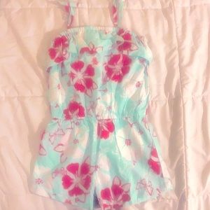 Size 4T girls one piece shorts set. Hawaiian print